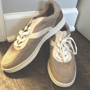 Old Navy size 9 sneakers